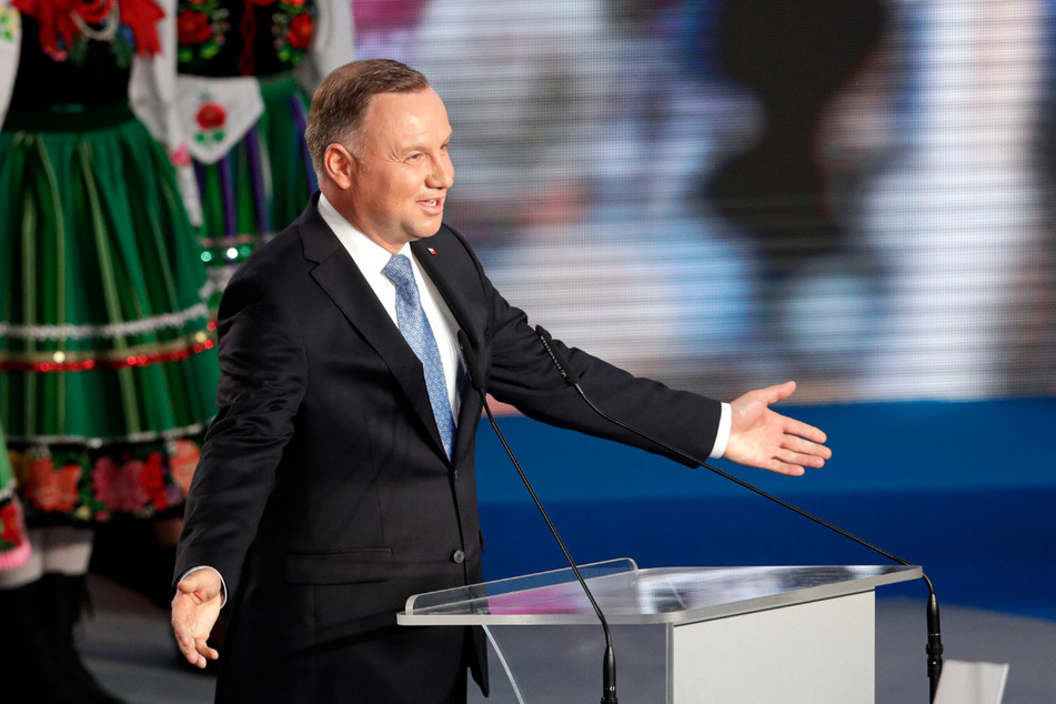 Andrzej Duda, Präsident von Polen, spricht am Ende des Wahltages zur Präsidentschaft in Lowicz zu seinen Unterstützern.