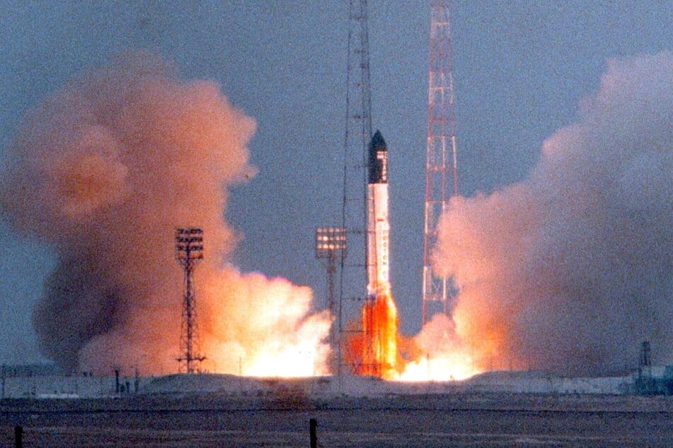 Das erste Bauteil der ISS startete 1998 vom Raumfahrtbahnhof Baikonur in Kasachstan.