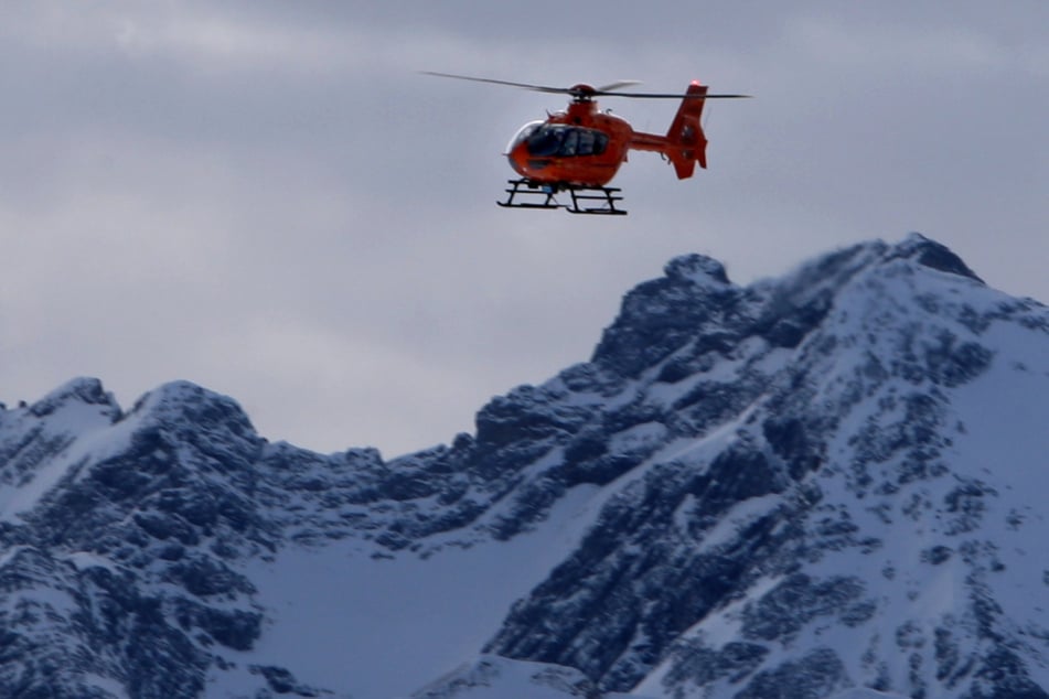 Hubschrauber rettet Wanderer aus Unterfranken bei -14 Grad von Tiroler Berg