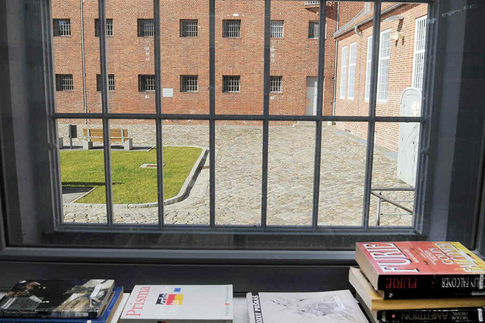 Blick in den Innenhof der JVA Dortmund. Von hier dürfte der Dortmunder nicht so schnell abhauen können.