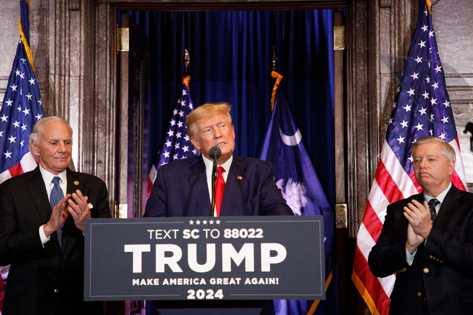 Donald Trump (c) speaks at a 2024 election campaign event in South Carolina alongside Senator Lindsey Graham (r), and South Carolina Governor Henry McMaster.