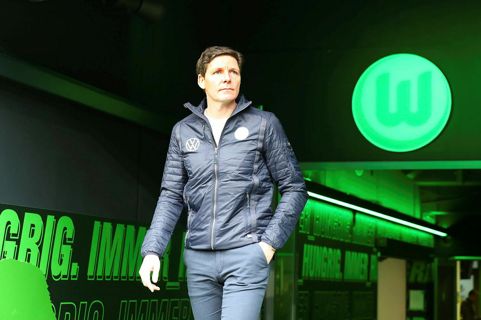 Wolfsburgs Trainer Oliver Glasner (46) schiebt die Favoritenrolle den Leipzigern zu.