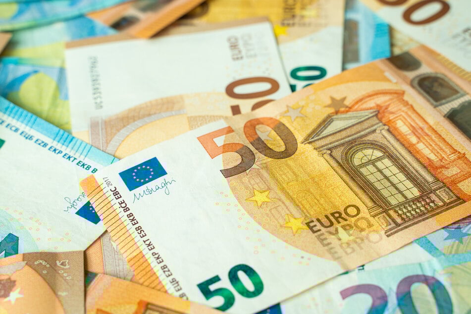 Rund 400.000 Euro erbeuteten die Bewaffneten bei dem brutalen Überfall am Montagmorgen. (Symbolbild)