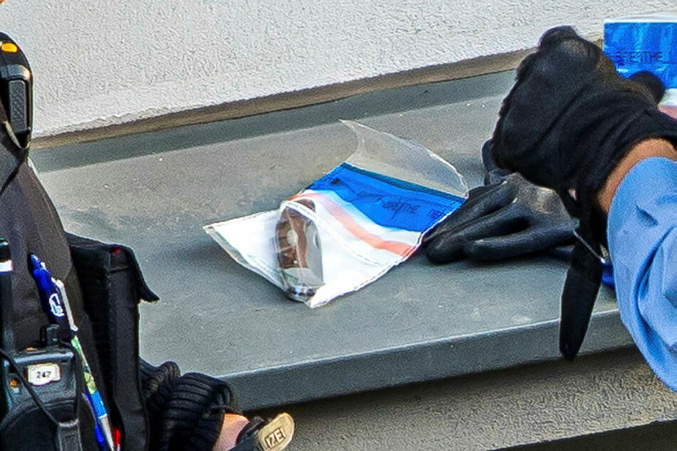 Dieses in einer Beweissicherungstüte verstaute Messer führte der Einbrecher mit sich.