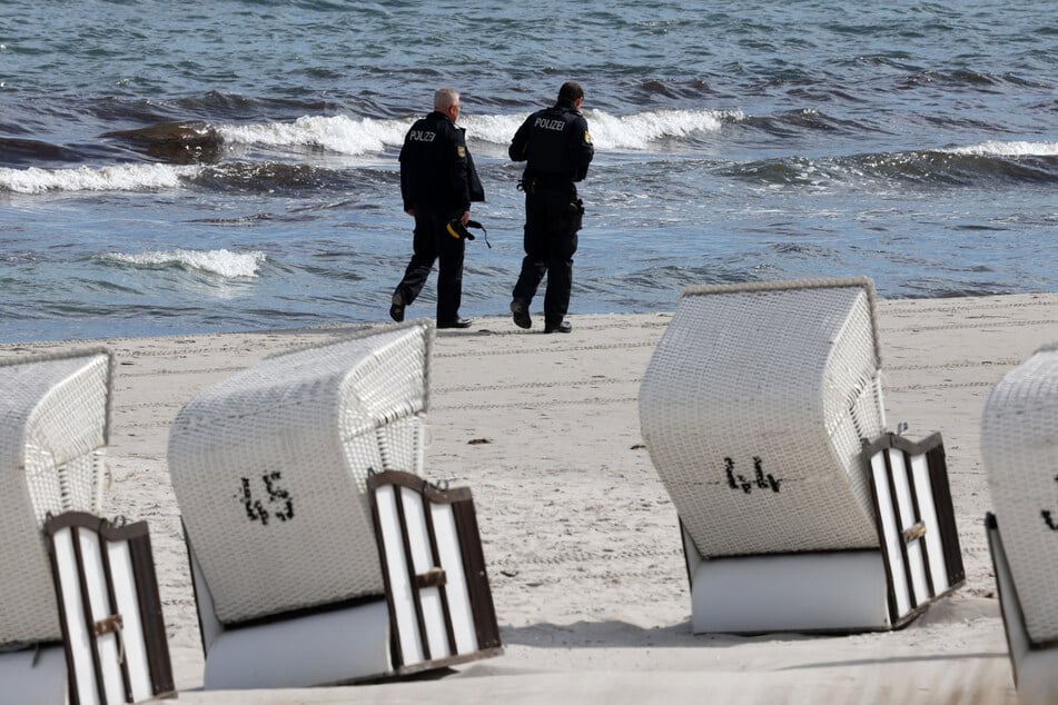 Am Strand der Ostsee wurde vor rund zwei Monaten eine Leiche gefunden. (Symbolbild)