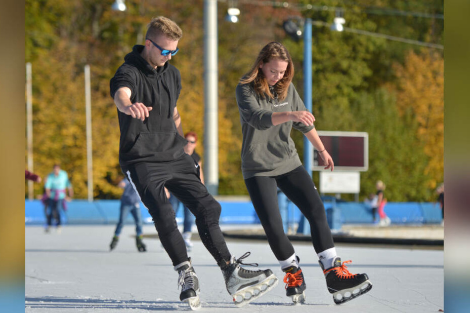Für Synchron-Tricks brauchen Christian Meyer (17) und Lina Sophie Raabe (18) von den "Icecrashers" viel Übungszeit.