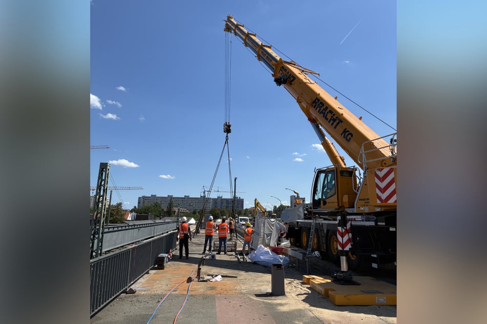 Seit dem Wochenende läuft der Rückbau an der Nossener Brücke.