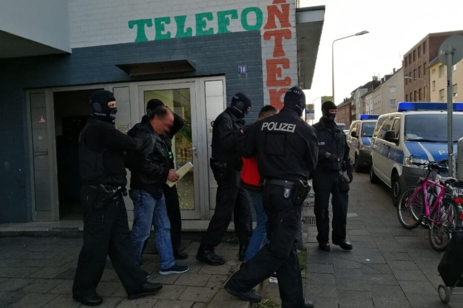 Die Schmuggler sollen auch Steuern in Millionenhöhe hinterzogen haben.