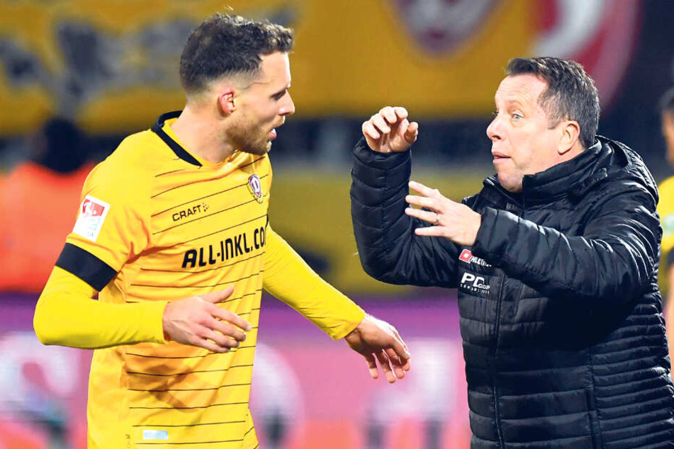 Mit Leib und Seele Dynamo-Trainer, wie er selbst sagt: Markus Kauczinski bespricht sich mit Patrick Schmidt (l.).