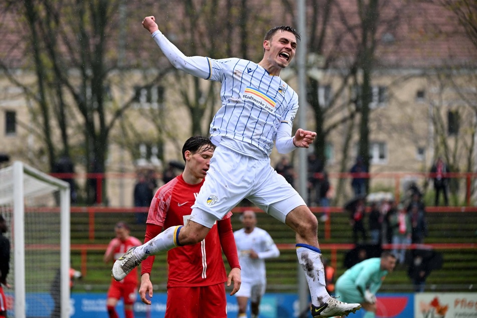 Schießt sein erstes Regionalliga-Tor: Jenas 19-jähriger Max Grimm erhöht auf 2:0 für den FCC.