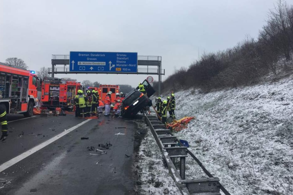 Der Fahrer des Wagens wurde schwer verletzt.