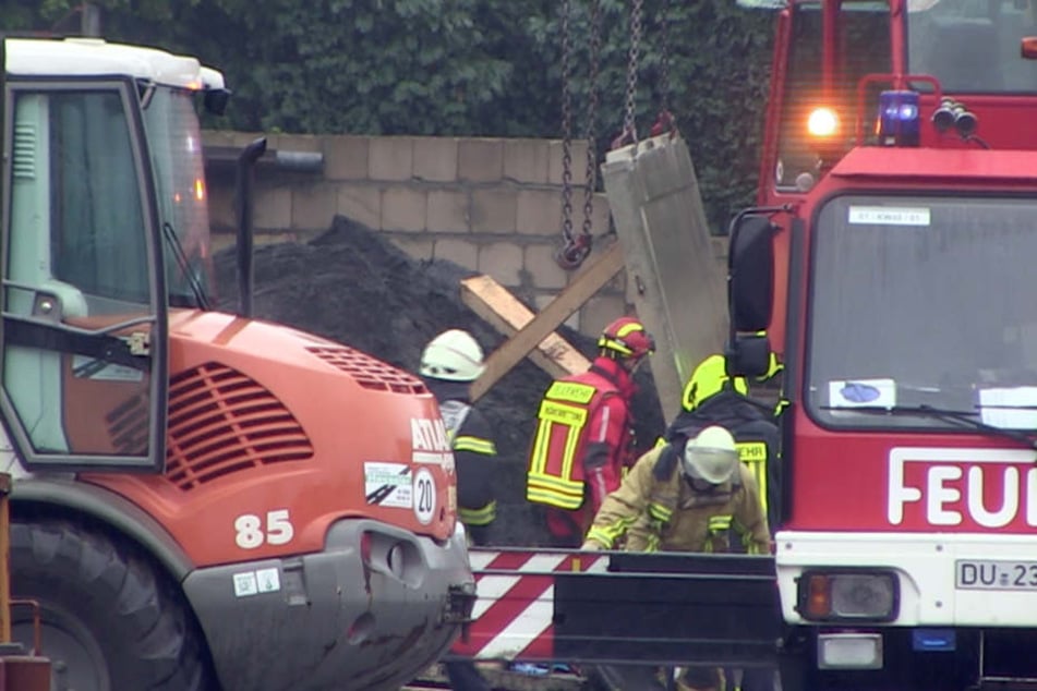 Einer der Arbeiter konnte von der Feuerwehr gerettet werden.