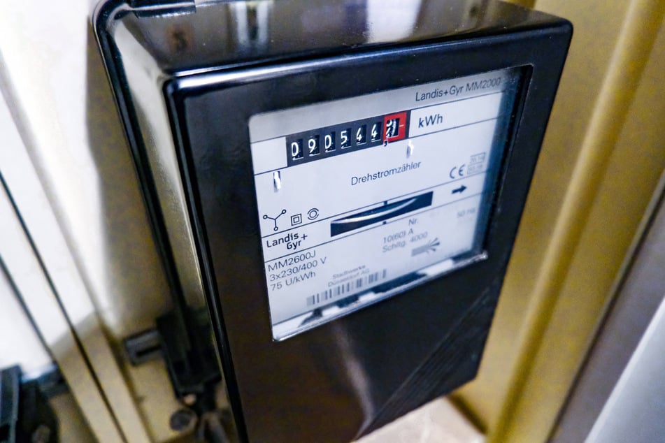 Sinkende Netzentgelte - sinkende Preise: Selbst wenn der Stromzähler in vielen sächsischen Haushalten in diesem Jahr schneller läuft, dürften sie am Ende weniger bezahlen.