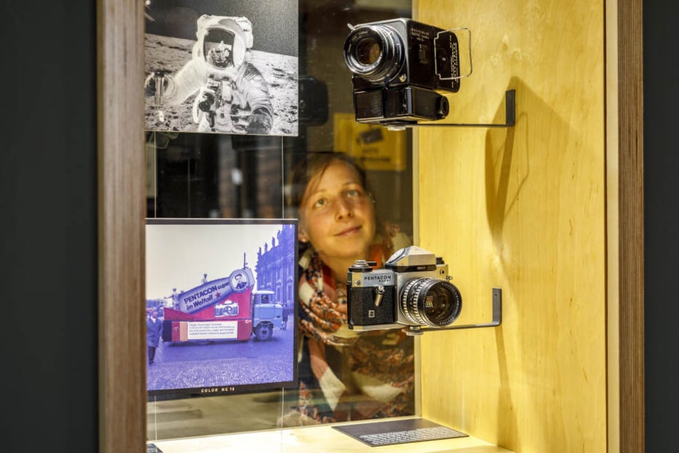 In der Ausstellung sind verschiedene Kameras zu sehen, u.a. auch das Modell, das bei der Mondlandung zum Einsatz kam.