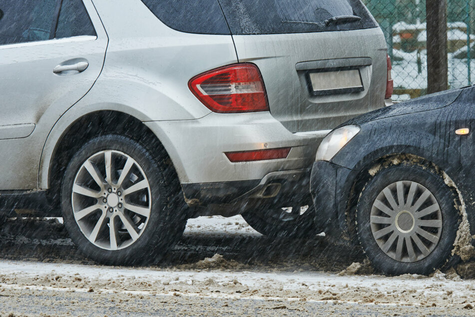 Schnee und Glätte in Bayern: Gefahr für Autofahrer