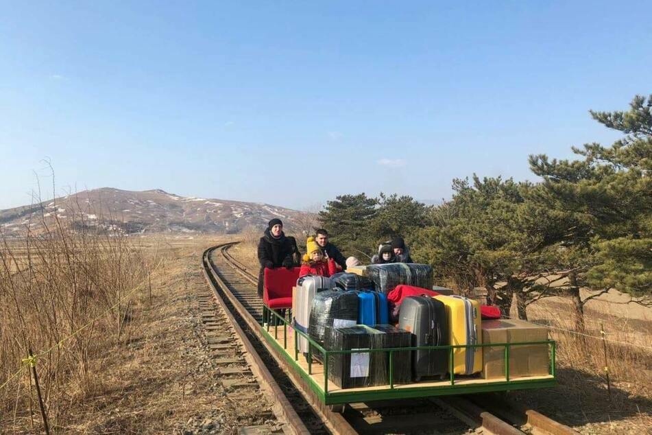 Das russische Außenministerium berichtete über die abenteuerliche Reise der Diplomaten und veröffentlichte unter anderem dieses Bild auf seiner Facebook-Seite.