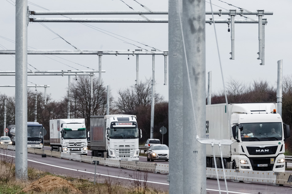 Elektro-Highway für Laster auf der A1: Werden jetzt alle Autobahnen umgebaut?