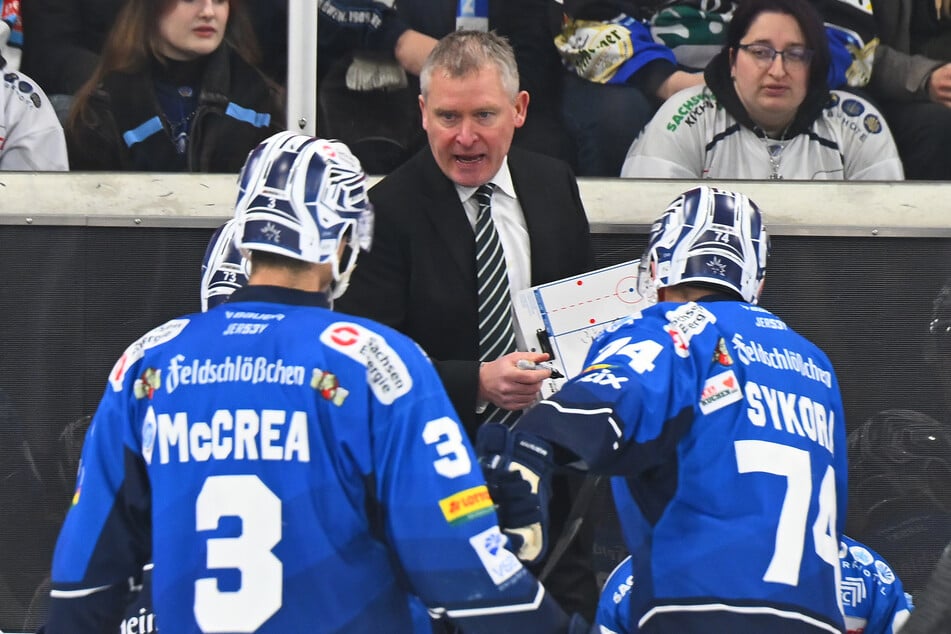 Coach Niklas Sundblad (52, h.) hat seine Mannen nicht mehr erreicht.