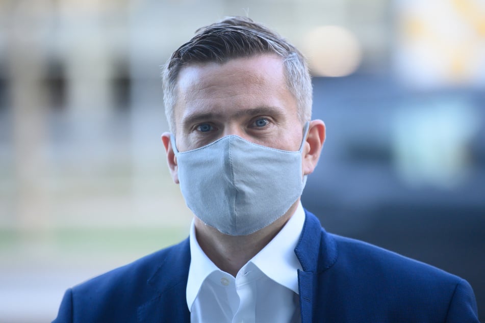 Martin Dulig (46, SPD), Wirtschaftsminister von Sachsen, kritisiert die AFD. Sie trage eine Mitschuld bei den Maskenverweigerern und hohen Infektionszahlen im Freistaat.