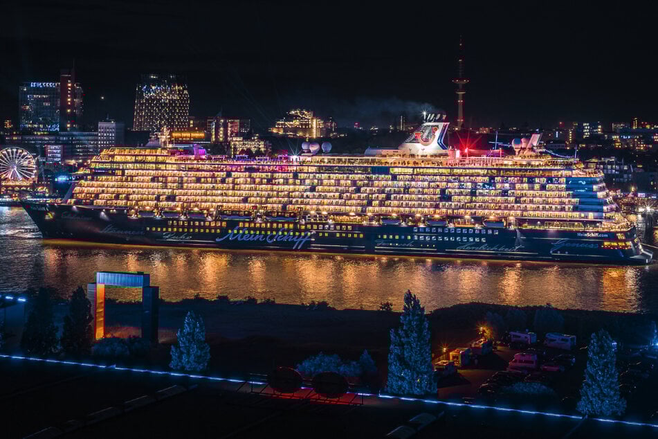 Die "Mein Schiff 4" befindet sich derzeit in Abu Dhabi. (Archivbild)