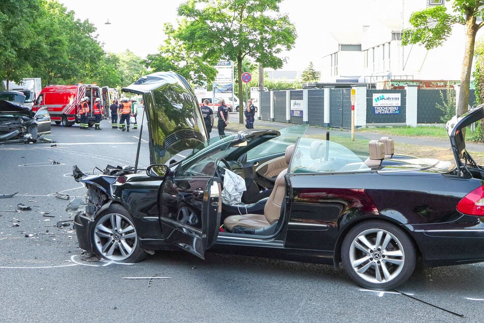 Der Sachschaden an den Fahrzeugen beläuft sich auf rund 16.000 Euro.