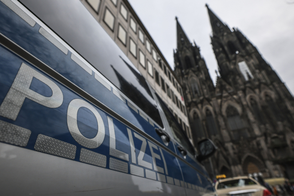 Die Polizei soll einen Terroranschlag auf den Kölner Dom an Silvester in letzter Minute verhindert haben.