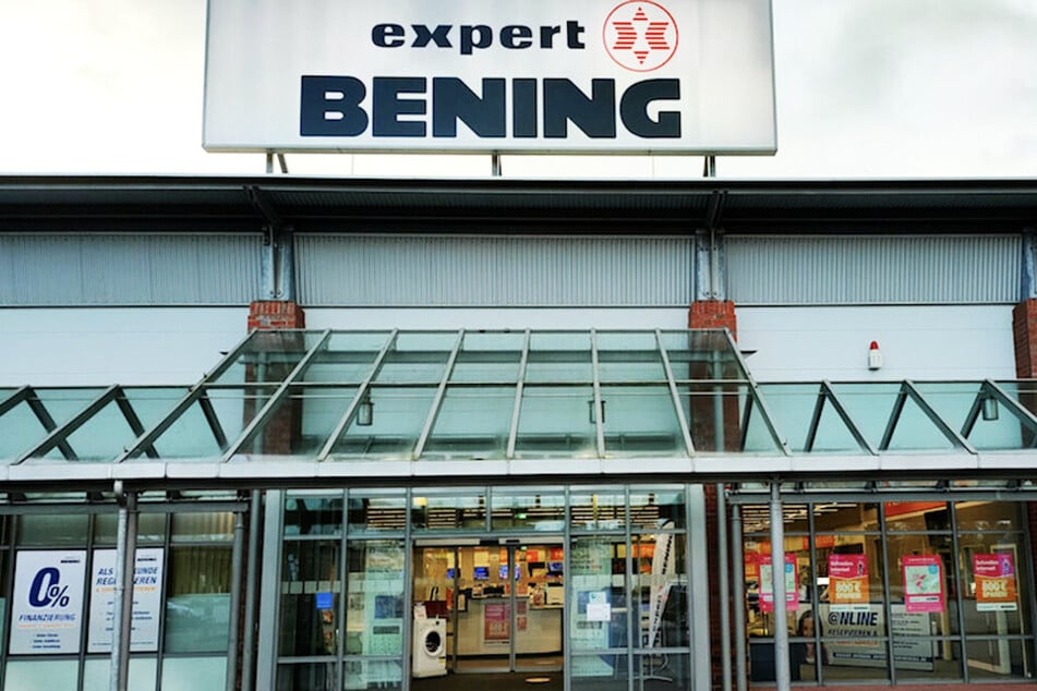 Expert Vechta: expert BENING Vechta famila-center, Falkenrotter Straße 155.