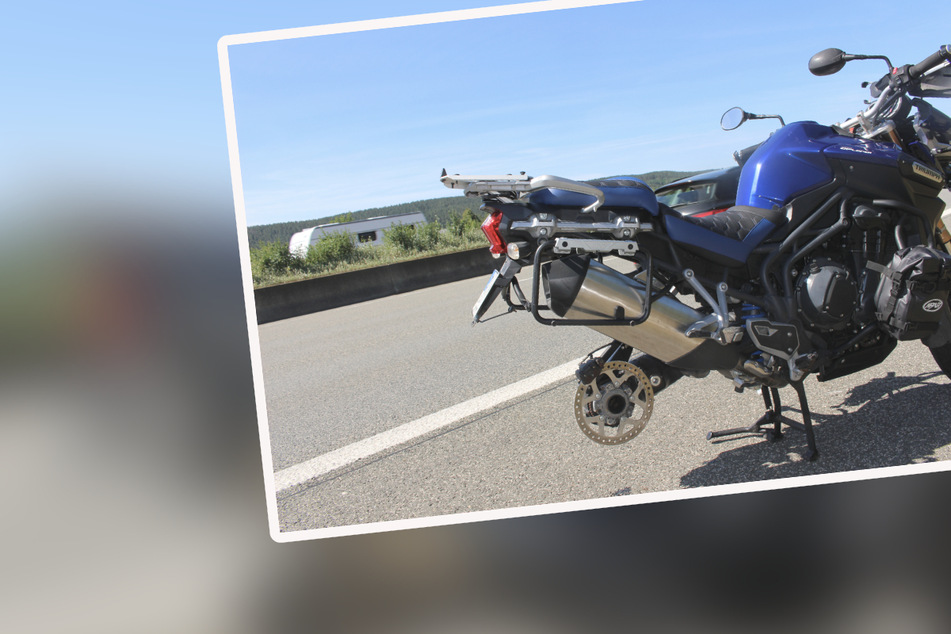 Mitten auf der Autobahn: Motorrad verliert ein Rad