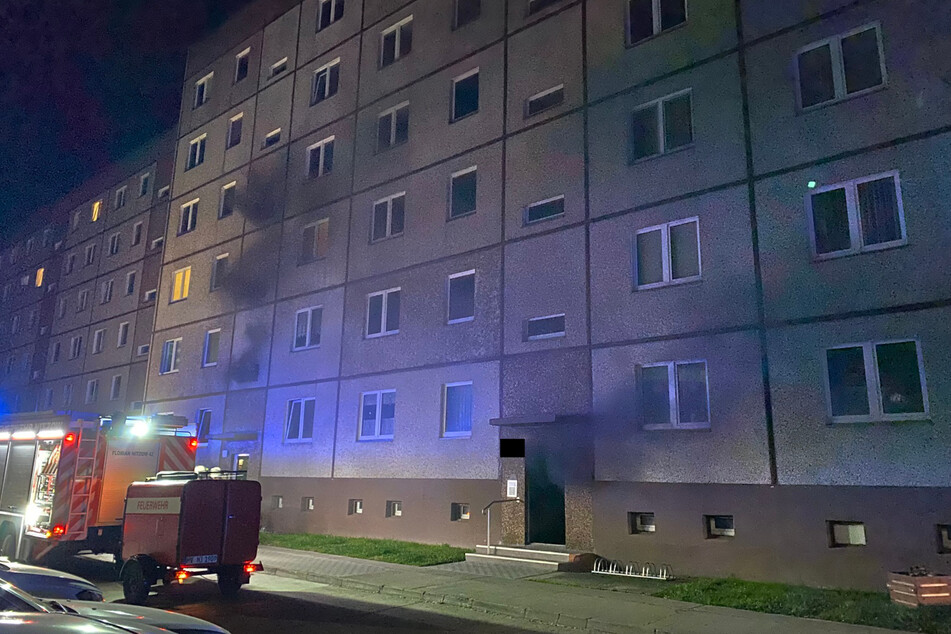 In einem Wohnblock in Havelberg entwickelte sich heftiger Rauch, die Bewohner mussten evakuiert werden.