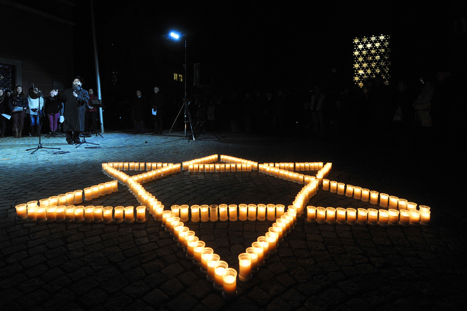 An mehreren Orten in Sachsen-Anhalt wird an diesem Donnerstag an die Opfer der nationalsozialistischen Pogromnacht erinnert. (Symbolbild)