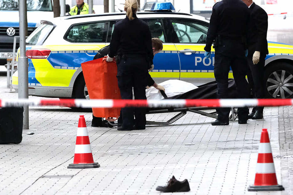 Ein 82-Jähriger starb, als ein Auto mit überhöhter Geschwindigkeit durch die Fußgängerzone fuhr.