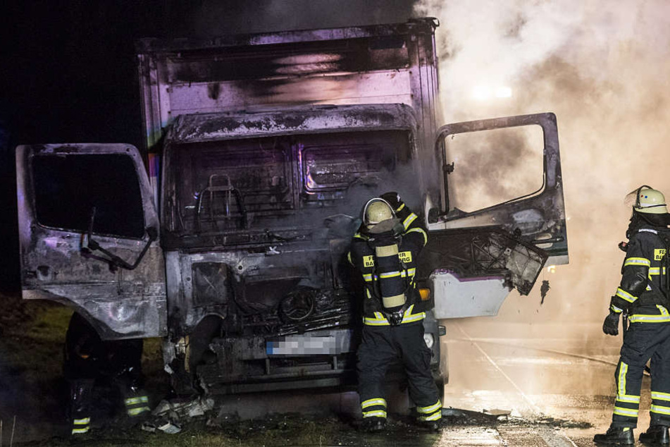 Das Führerhaus des Lkws wurde ein Raub der Flammen.