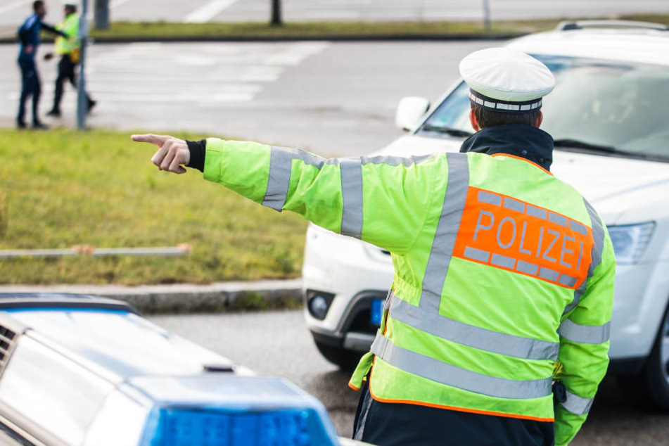 DIe Polizei versucht den Verkehr auf der A20 Stettin-Lübeck an der Abfahrt Anklam abzuleiten. (Symbolbild)
