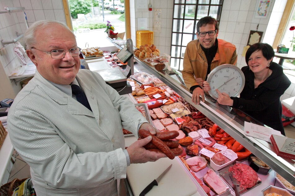 Auch im Ruhestand half Fleischermeister Werner Thiele (90 †) im Familienbetrieb auf dem Sonnenberg mit. (Archivbild)