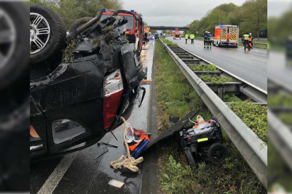 Der Hyundai des Mannes kam auf dem Dach zum Liegen.