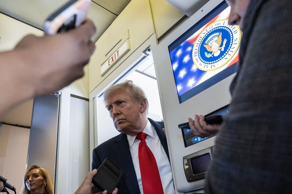 Donald Trump an Bord der Air Force One. Der US-Präsident drängt auf eine Waffenruhe.