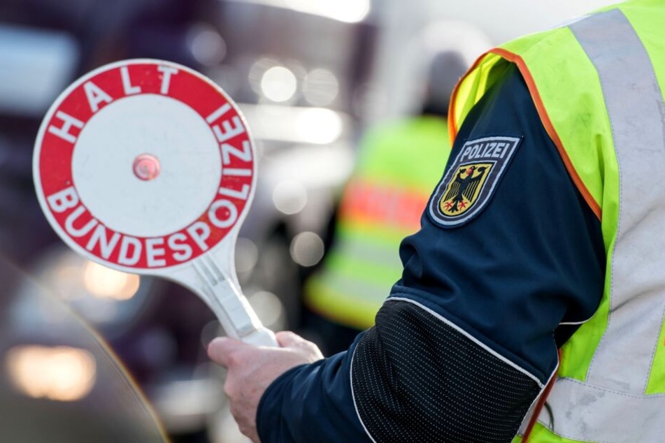 Die Bundespolizei Rosenheim liegt an der Schnittstelle zweier Hauptschleuserrouten, der Balkan- und der Brennerroute. (Symbolbild)