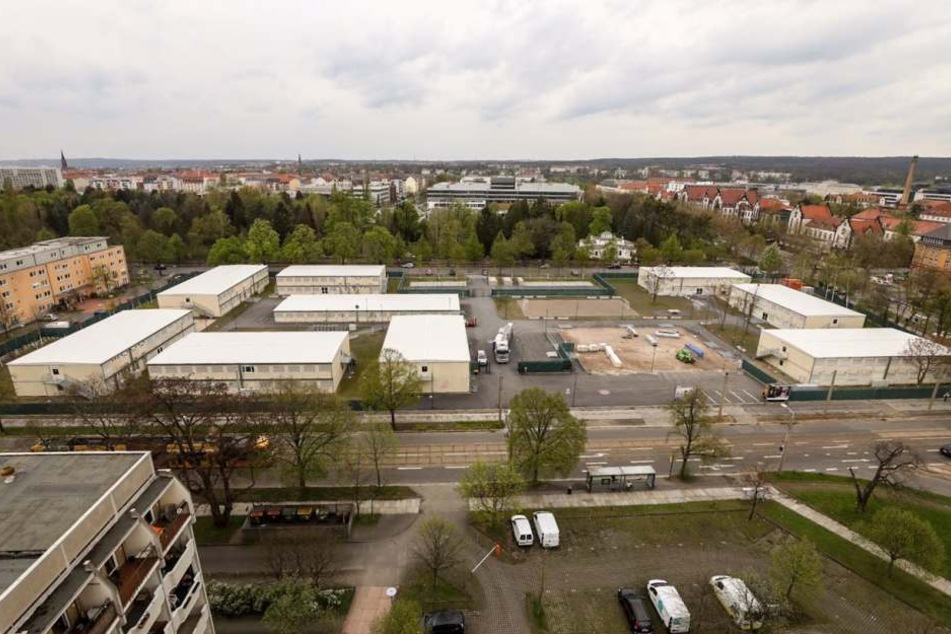 Extra gebaut und 24/7 überwacht: Doch bewohnt wurden die Container nie. Jetzt sollen sie wieder weg...