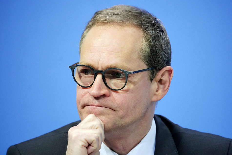 Berlins Regierender Bürgermeister Michael Müller (56, SPD) verurteilt die Ausschreitungen vom 1. Mai.