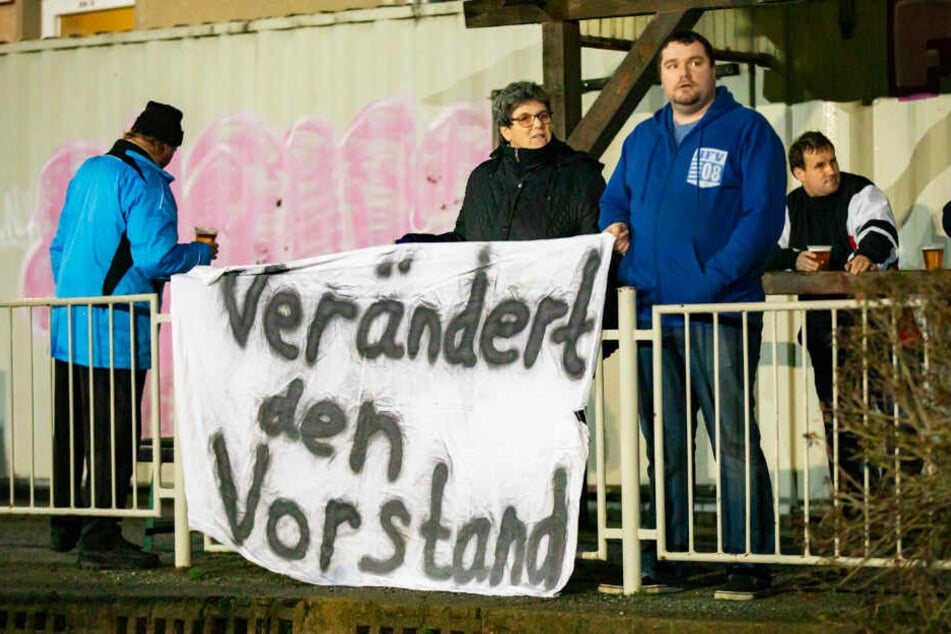 BFV-Fans fordern wie hier beim Testspiel gegen die U21 des FK Teplice: "Verändert den Vorstand."