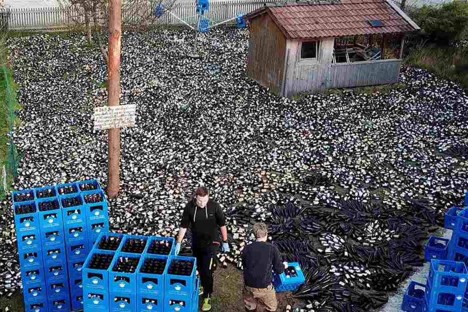 30.000 Pfandflaschen im Garten.