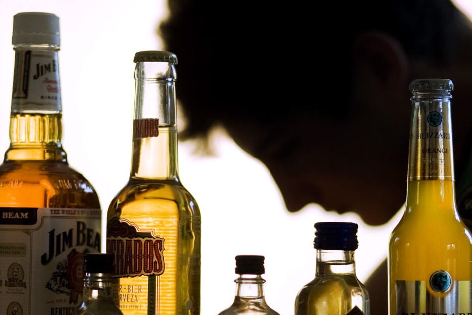 Der Tatverdächtige und sein Onkel sollen zusammen Alkohol getrunken haben. (Symbolbild)