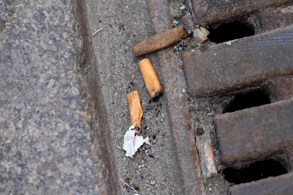 Zigarettenstummel wurden einfach auf die Straße geworfen.