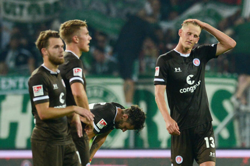 Lauter enttäuschte Gesichter beim FC St. Pauli nach der Niederlage gegen Fürth.
