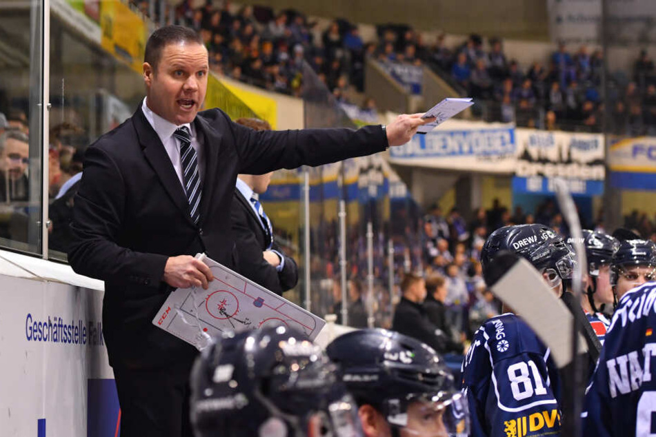 Trainer Bradley Gratton hat die Charakterfrage bei den Dresdner Eislöwen bereits angesprochen.