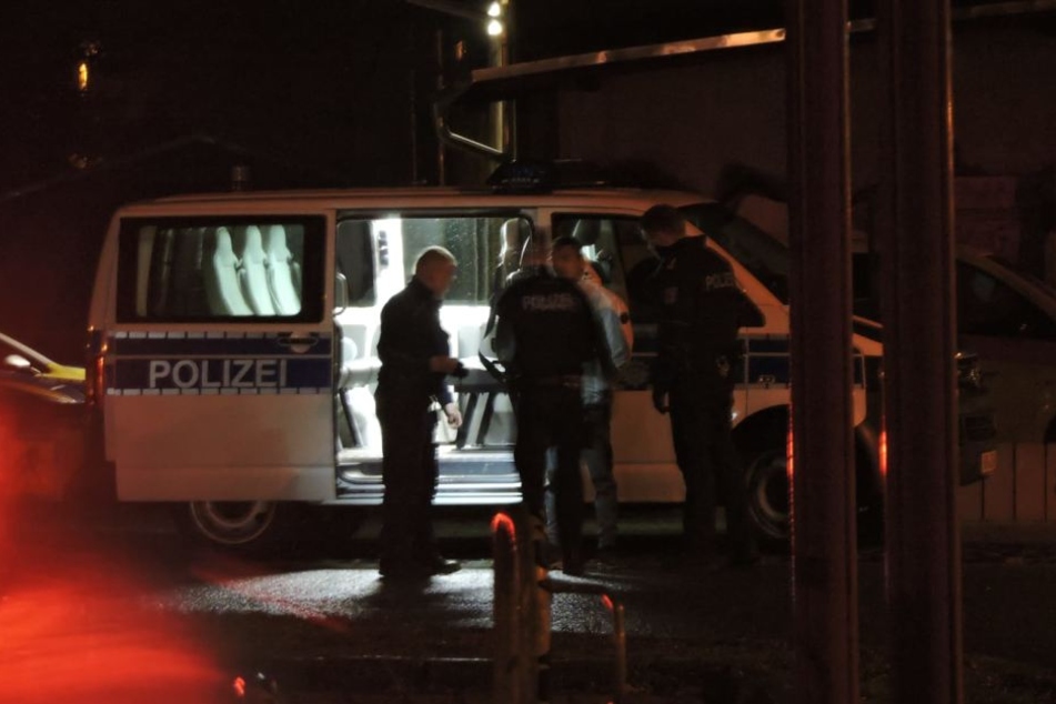 Die Polizei nahm noch vor Ort einen Verdächtigen fest.