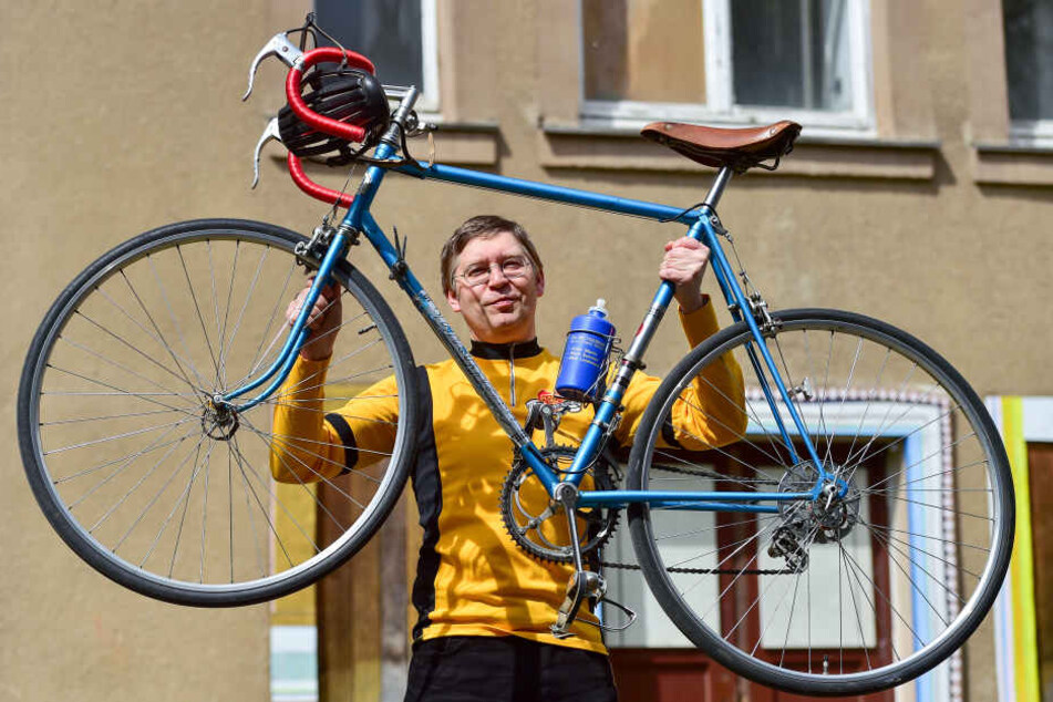 Zur Thementour "Mode und Technik" laden Dirk Schmerschneider (46) vom Sächsischen Fahrzeugmuseum, das Industrie- und Straßenbahnmuseum ein.