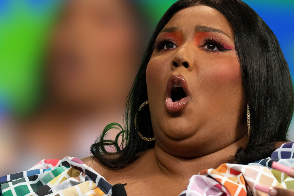 Lizzo's former dancers are undeterred by the singer's social media posts defending herself, and are continuing to pursue their sexual harassment lawsuit.