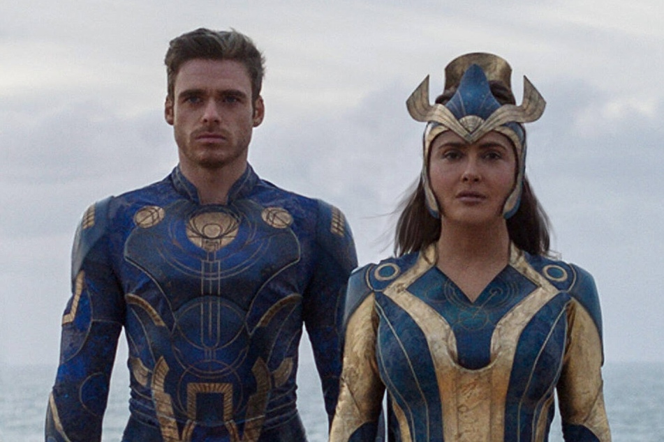 Richard Madden (l) alongside actress Salma Hayek (r) in Marvel Studios' Eternals.