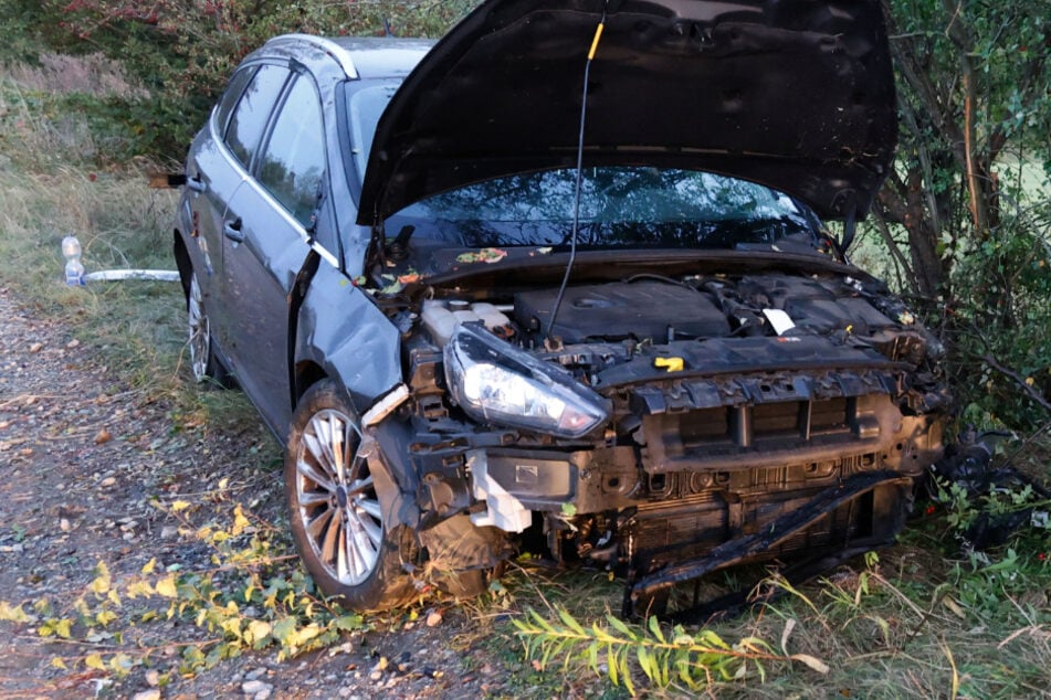 Unfall A4: A4 nach schwerem Unfall voll gesperrt, Ford-Fahrerin im Krankenhaus
